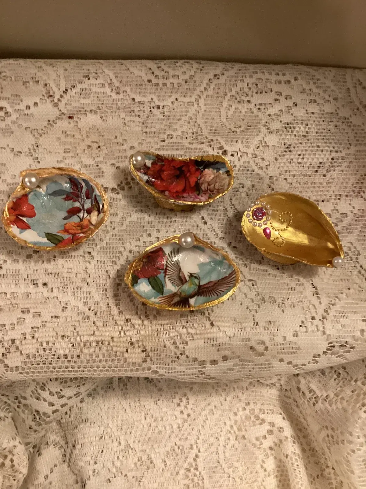 Small shell ring rests. Hand painted with decoupage motif.